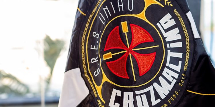 Assista ao vivo o desfile da União Cruzmaltina