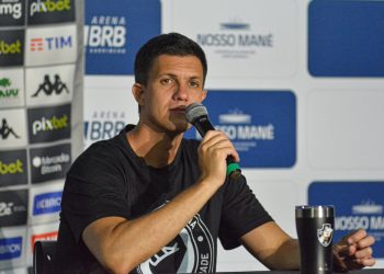 Barbieri cita dificuldades do Vasco para contratar