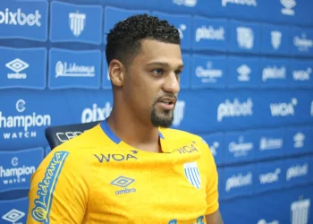 Confira como foi a estreia de Alexander no Avaí