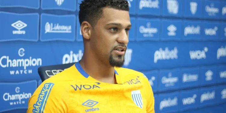 Confira como foi a estreia de Alexander no Avaí