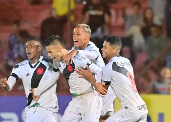Conheça Barros e Ray, jogadores do Vasco relacionados contra o Nova Iguaçu