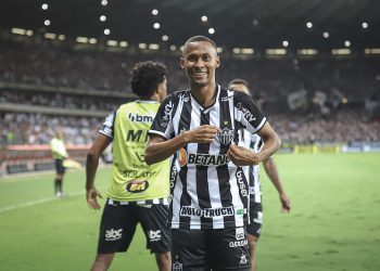 Empresário de Ademir abre o jogo sobre possível interesse do Vasco