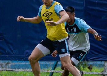 Alvo do Vasco, Capasso volta a treinar no Atlético Tucumán