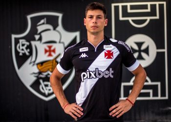 Manuel Capasso é apresentado no Vasco e fala sobre posição de atuação