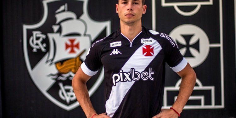 Manuel Capasso é apresentado no Vasco e fala sobre posição de atuação