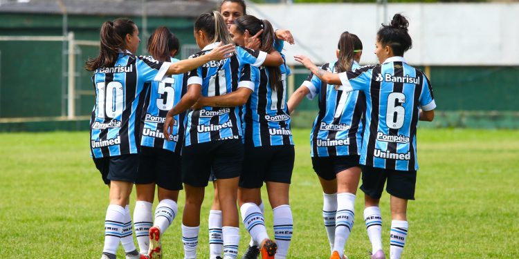 Grêmio contrata zagueira do Vasco