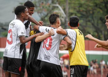 Joia do Vasco é disputada por 3 clubes da Espanha e Cruzmaltino pode perder jogador de graça