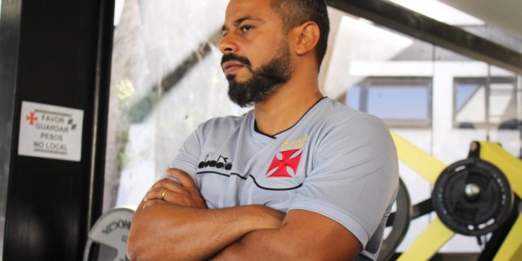 Justiça condena Vasco pagar dívida ao ex-coordenador científico Daniel Gonçalves