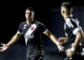 Pedro Raul supera Germán Cano em seu início no Vasco