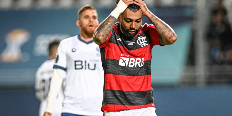 Torcida do Vasco se diverte com eliminação do Flamengo