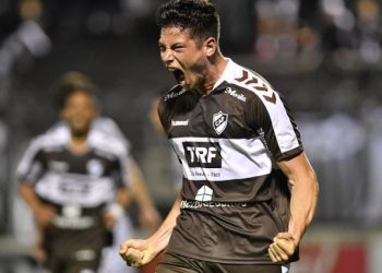 Vasco contrata jogador em alta