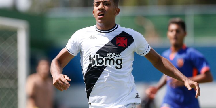 Vasco recebe proposta da Europa por Vinicius