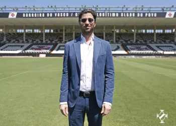 Vasco surpreende e começa conversas com volante da Europa