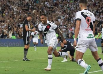 Vasco vence o Botafogo no Maracanã por 2 a 0 e entra no G4 da Taça Guanabara