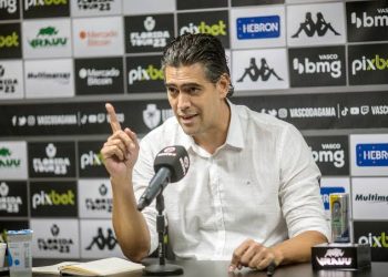 Vasco avalia o Mercado e quer lateral do Atlético-MG