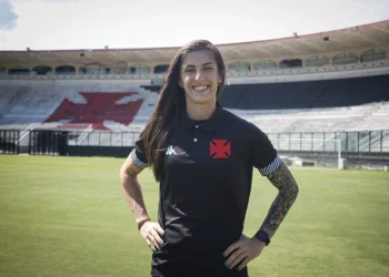 Conheça Jaqueane Correa, nova técnica do Vasco feminino