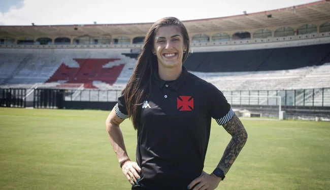 Conheça Jaqueane Correa, nova técnica do Vasco feminino