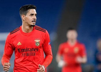 Tem vaga? Zagueiro Lucas Veríssimo quer voltar ao Brasil