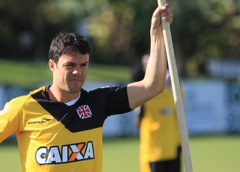 Ex-Vasco, Kléber Gladiador zoa Flamengo após derrota em clássico