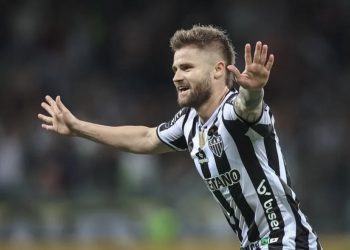 O atacante Eduardo Sasha, do Atlético-MG, pode pintar no Vasco