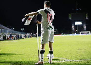 Nenê faz curso na CBF e pode ganhar cargo no Vasco