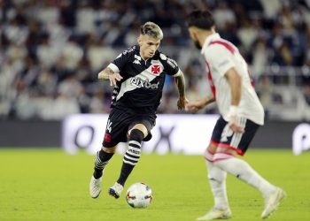 Dos 13 reforços, Vasco só contratou dois jogadores para o setor ofensivo