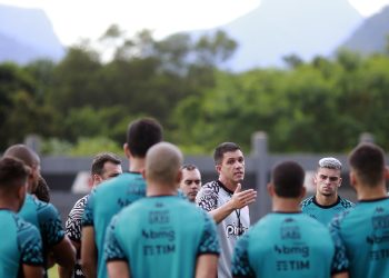 Confira a provável escalação do Vasco contra o Flamengo