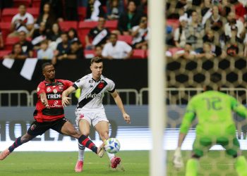 Lucas Piton projeta desempenho do Vasco no Brasileirão: “Vejo chegando forte”