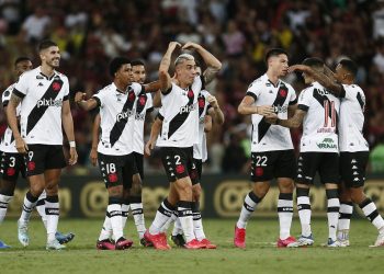 Disputa por posição no Vasco fica acirrada