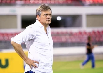 Ex-lateral campeão brasileiro pelo Vasco, sonha em um dia treinar o clube