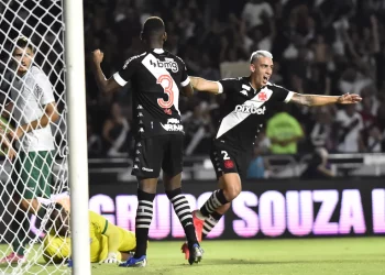 Arrascaeta elogia Puma Rodríguez, do Vasco