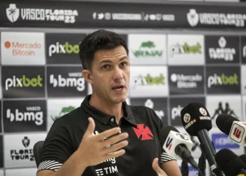 Barbieri não vê o Vasco como favorito em jogo contra o Flamengo