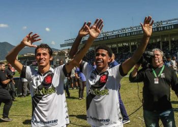 Base do Vasco chama a responsabilidade no início da temporada
