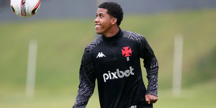 Desempenho de Andrey como primeiro volante é bom para Barbieri