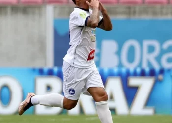 Ex-Vasco, Bernardo é desligado de seu clube por motivo complicado