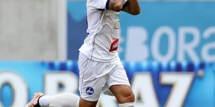 Ex-Vasco, Bernardo é desligado de seu clube por motivo complicado