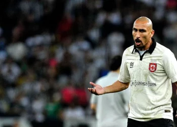 Ex-Vasco e Inter, Guiñazu abandona aposentadoria e assina com clube argentino
