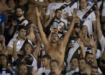 Ingresso caro afastou torcida e criou clima ruim em jogo decisivo do Vasco
