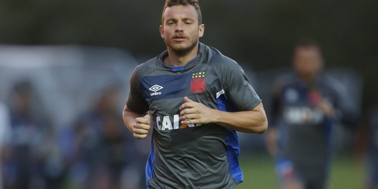 Ex-volante move ação contra o Vasco cobrando 8 milhões por possíveis erros nas cirurgias que abreviaram sua carreira