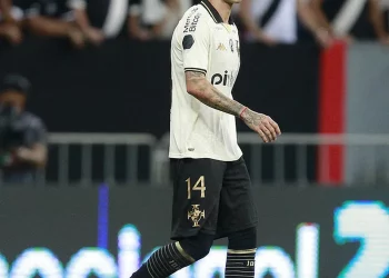 Orellano está disponível para jogar pelo Vasco