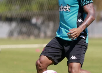 Paulo Henrique é registrado e pode jogar contra o Flamengo