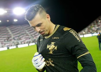 Reserva no Vasco, Ivan fica longe de ser comprado pelo clube