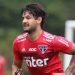 Torcedores pedem Alexandre Pato no Vasco