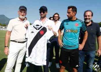 Vasco ataca o mercado e quer tirar destaque do Cruzeiro