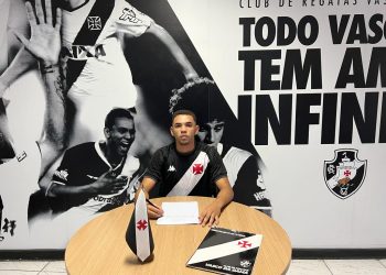 Vasco contrata defensor do Fluminense visando o futuro