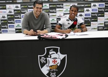 Vasco já trabalha internamente e planeja nome de peso para repor saída de Andrey Santos
