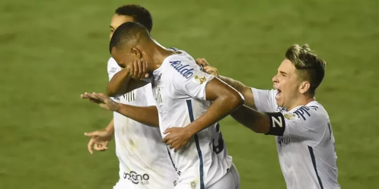 Vasco negocia com atacante do Santos