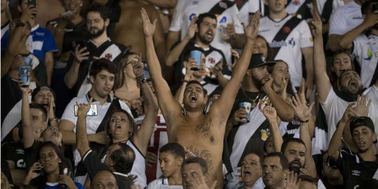 É possível jogar no Vasco e não se tornar vascaíno? Ex-jogador responde