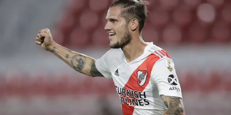 Volante do River Plate é oferecido ao Vasco, mas negociação não avança