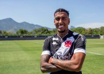 Vasco anuncia contratação de novo atacante